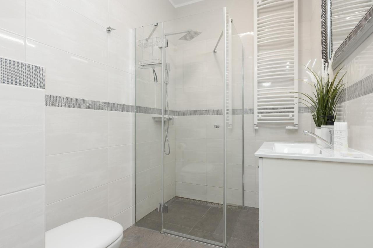 Modern One Bedroom Apartment With Parking In Lodz By Renters Prestige 외부 사진
